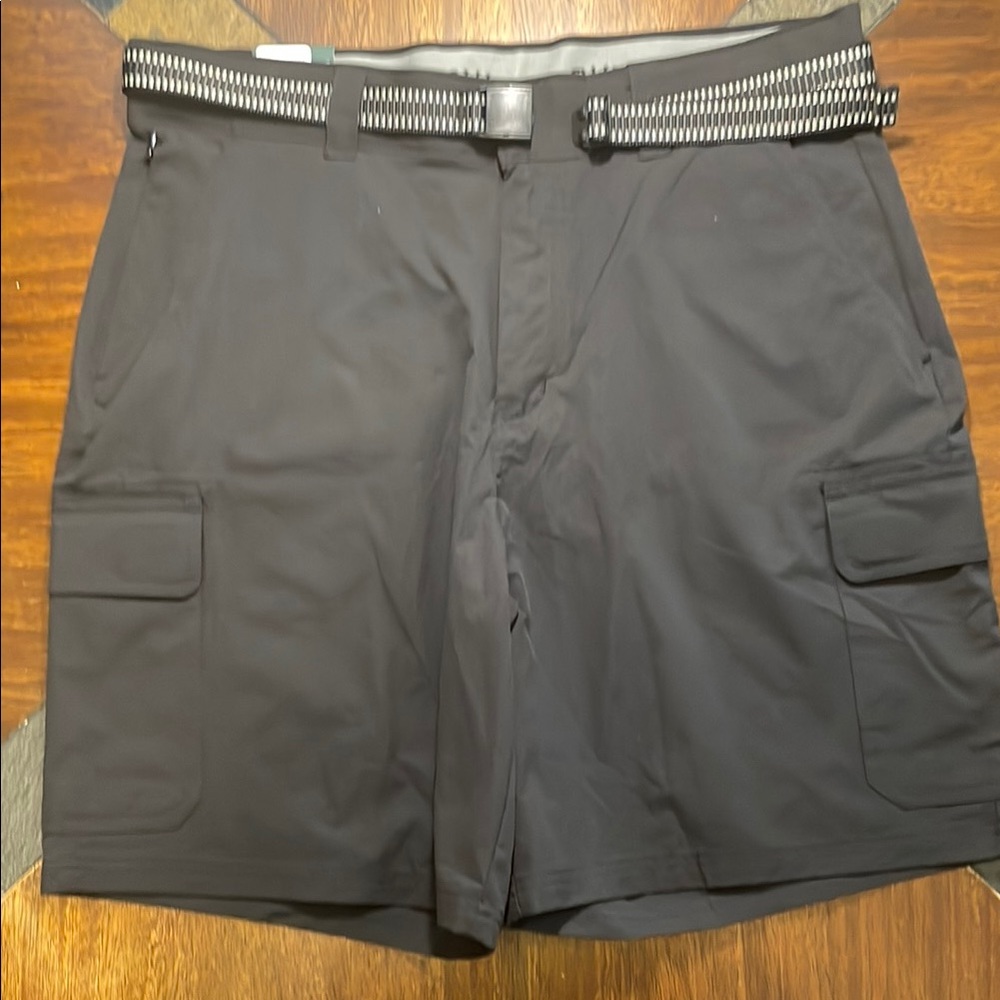 Orvis Men's Black Cargo Shorts Size 34 W/4 way stretch comfort waist band NWT.